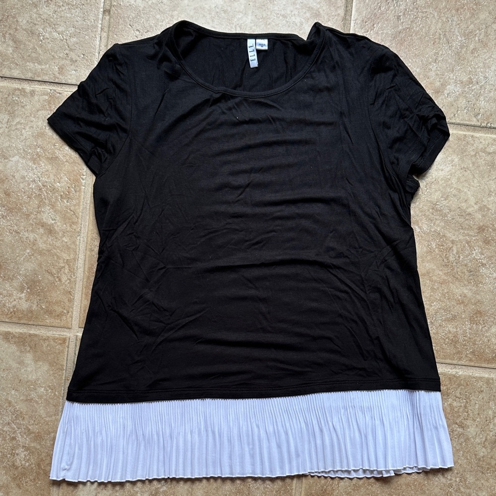 Elle Black and White Pleated Hem Tee